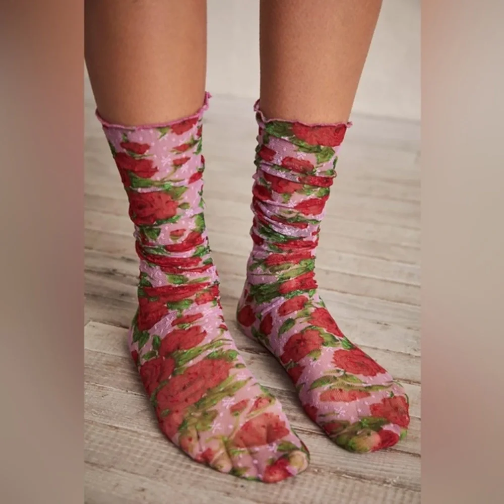New🌟La Vie En Rose Sheer Socks